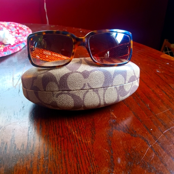 Authentic Coach  brown sunglasses, with Authentic coach hard case (logo) - Picture 1 of 6